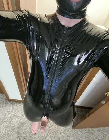 Scarlett Williams model nude images