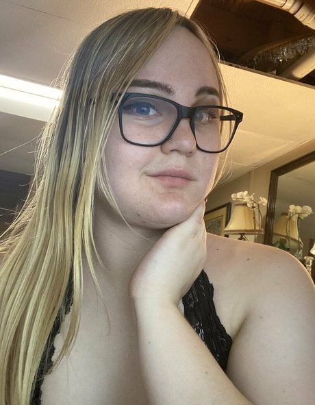 Scarlett Williams pornstar nude image