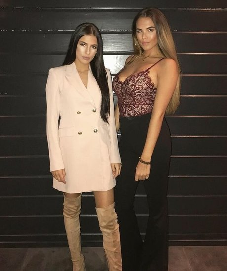 Nana Van Veghel naked model pic