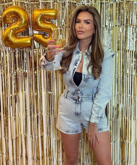 Nana Van Veghel nude actress pics