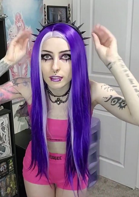 LadySurvival top actress photos