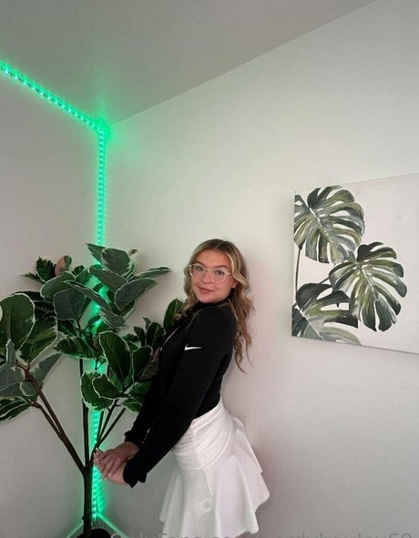 nerdyhayley69 model hd pictures