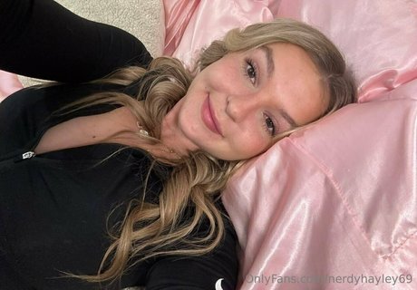 nerdyhayley69 star nude galleries