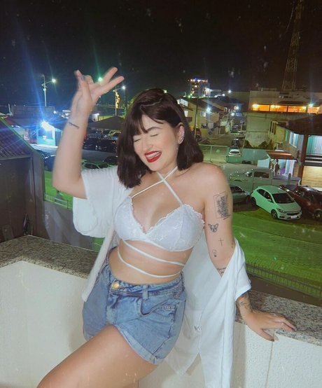 Bella Sant ASMR star perfect pictures