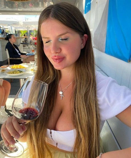 Elizabeth M star hd pic