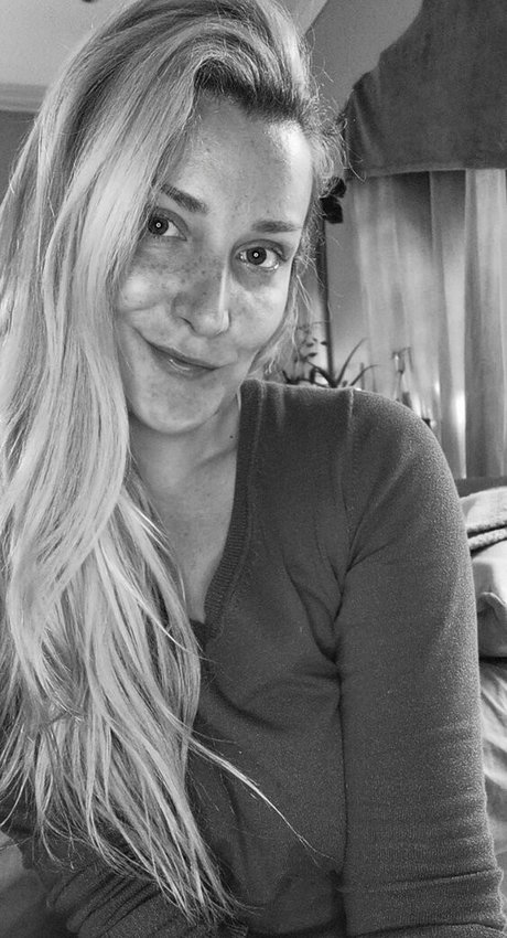 thewickedmuffin pretty model image