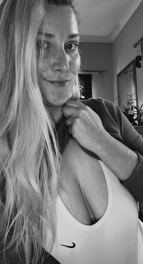 thewickedmuffin naked actress pics