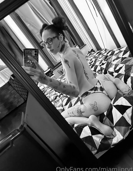 miamiiprvt erotic actress photo