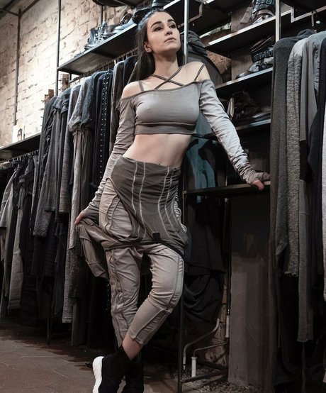 Vahide Bulu model nude img