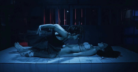 model onlyfans top image