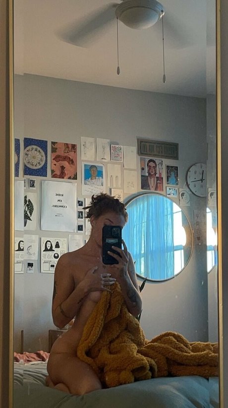 Baby red_ nude model gallery