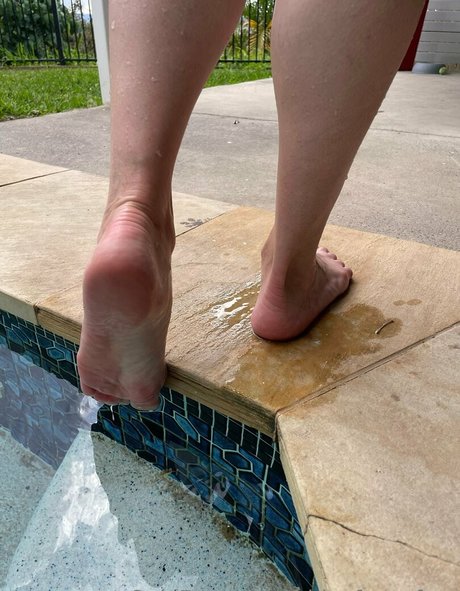 fridayfancyfeet model high quality pic