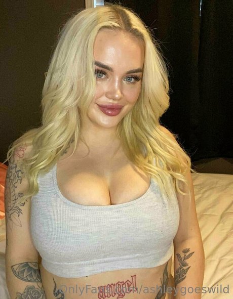 ashleygoeswild Quick photo