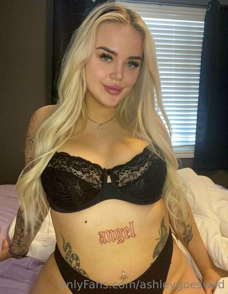 ashleygoeswild model hd img