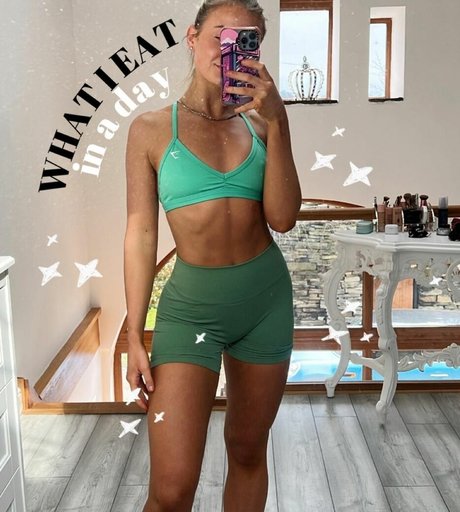 Fiona Simpson pornstar nude pictures