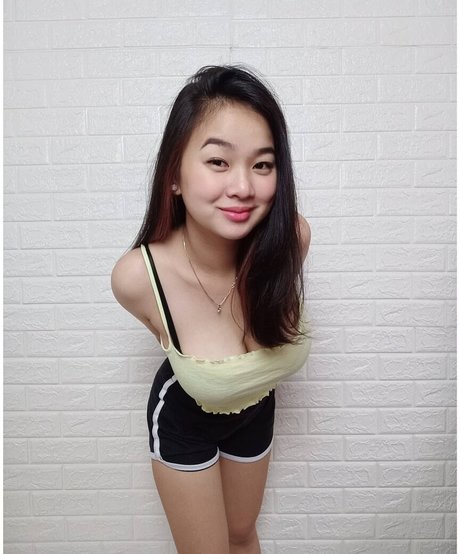 MonicaJeyincaNatasya star erotic photo