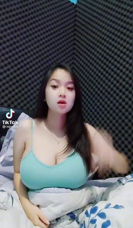 MonicaJeyincaNatasya star pretty picture