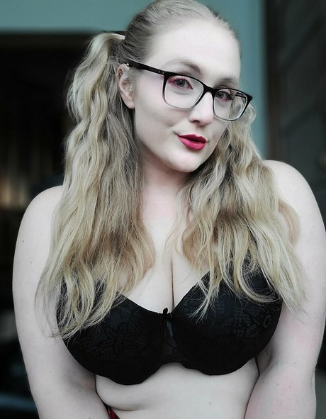 yourlovelylady star nude img