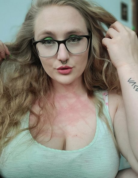 yourlovelylady star erotic photo