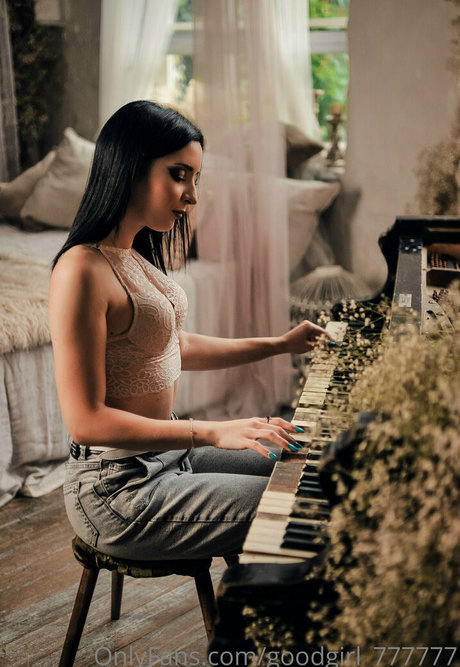 angelina crystal xxx model pics