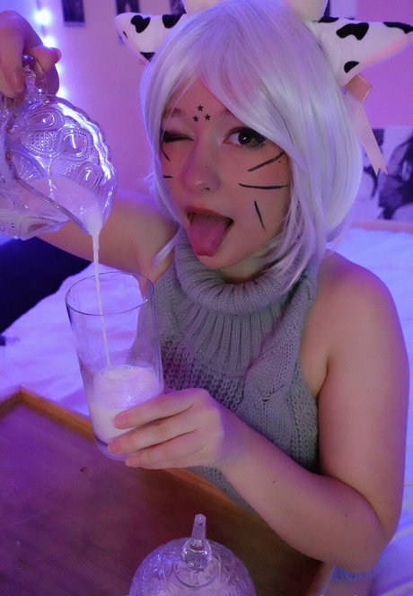 realneko tv model nude galleries