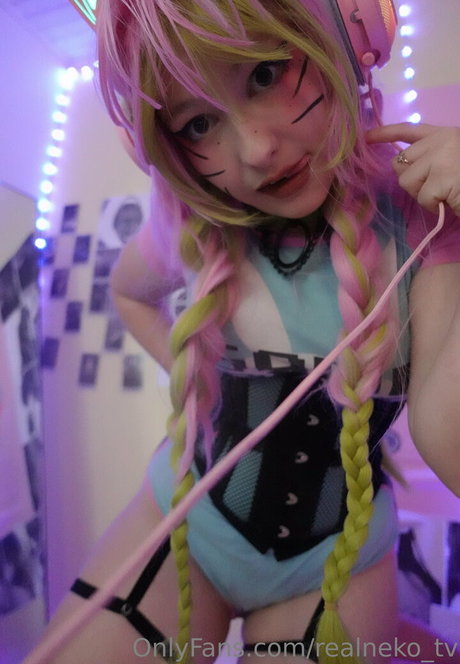 realneko tv sexy model pics