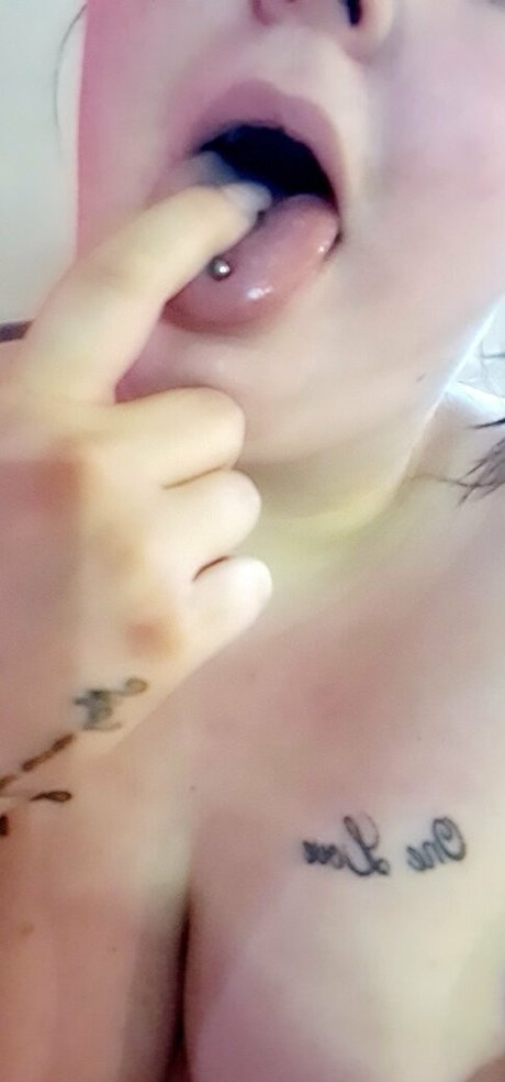 elliemartinxo model pic