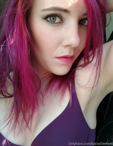 karasfreefeet model sexy photos