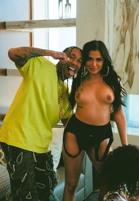 tygatyga model nude photo