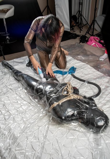 vickydevika adult model archive