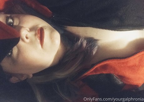 yourgalphronia naked model pic