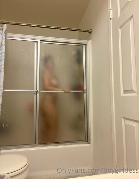 bbygirldess nice model picture