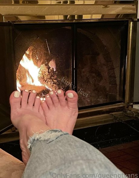 queenofvans model pretty photos