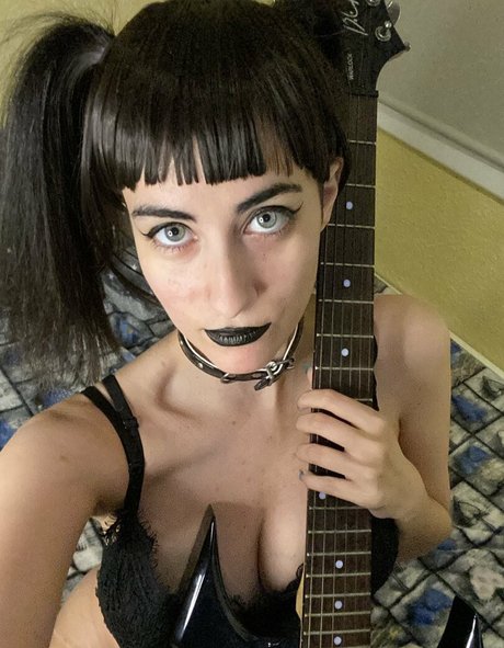 esmeraldamentee erotic star photos