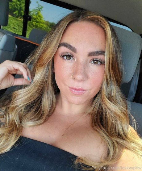 lexxyypnw star hot picture