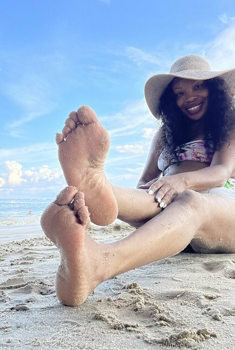 onequeenchrissy757 sexy model img