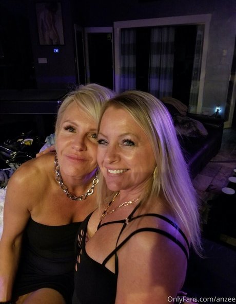 anzee naked pornstar images