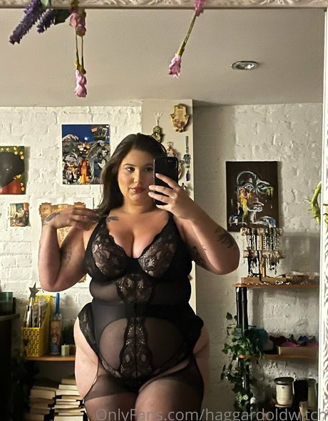 haggardoldwitch model erotic picture