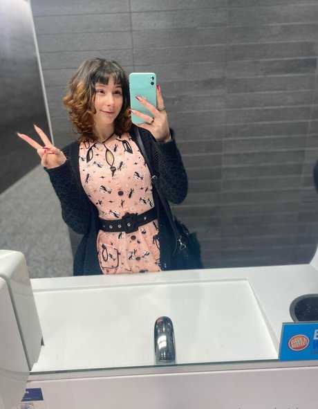 lisasayshello porn actress picture