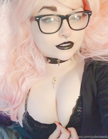 GothTamago star gallery