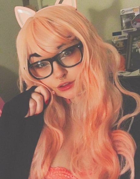 GothTamago nude model archive