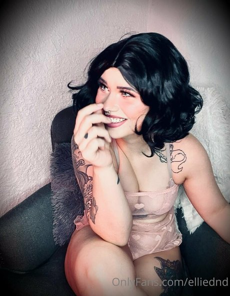 EllieDND pornstar sexy photo