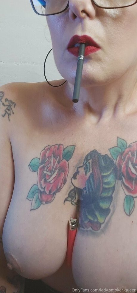 lady smoker queen Profile photo