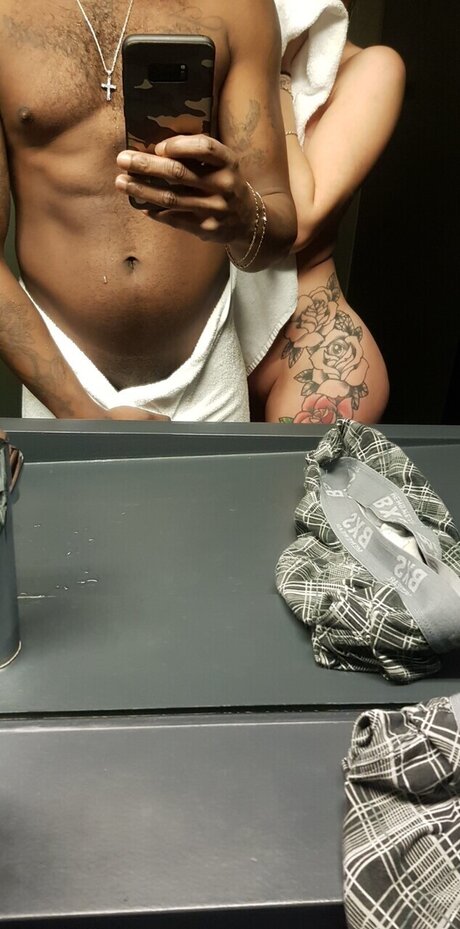 Duopenotti star naked picture