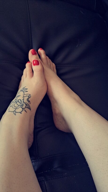 Feeetiess erotic star picture