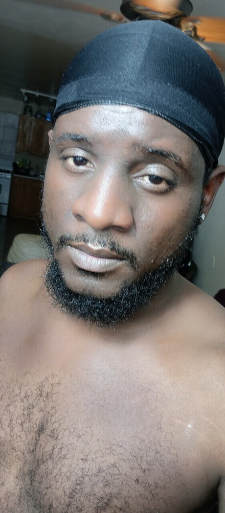 Cashmfgang adult model pic