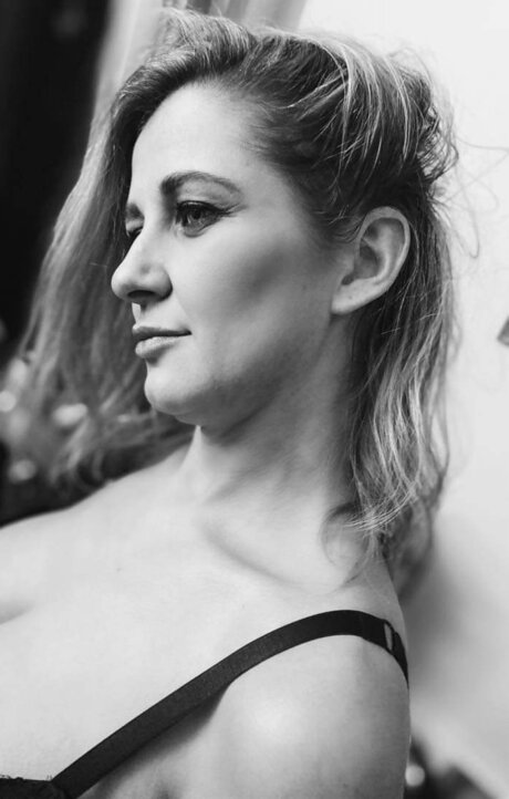 Little M pornstar adult image