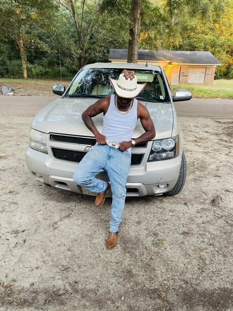 Chozen model nude photo