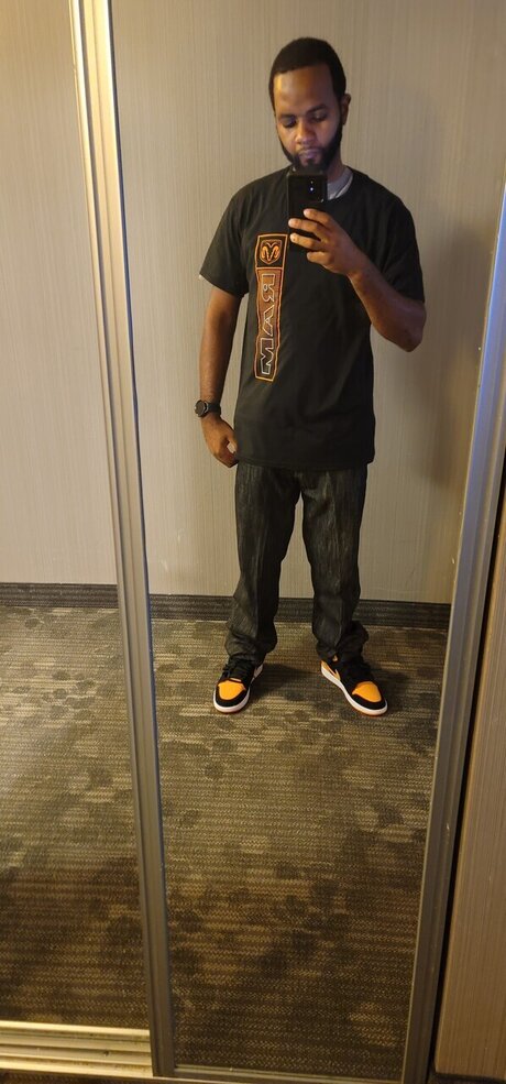 Tonshawn23 nude pornstar photos