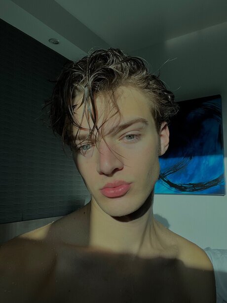 Lucaretoro adult model pic